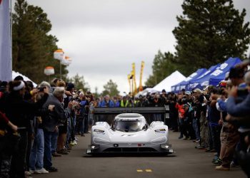 Siêu xe điện Volkswagen chinh phục đồi Pikes Peak chưa đầy 8 phút