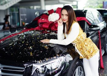 Hoa hậu Quốc tế 2018 Hương Giang gia nhập CLB người nổi tiếng sở hữu Mercedes