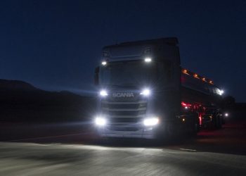 Chiếc đồng hồ khổng lồ độc đáo “làm” từ 14 chiếc xe tải