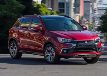 Mitsubishi Outlander tiếp tục giảm giá 51 triệu đồng trong tháng 8