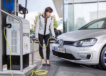 DN-bo-sac-cho-xe-dien-cua-Volkswagen-chua-Cadmium-doc-hai-Tin-170818-1