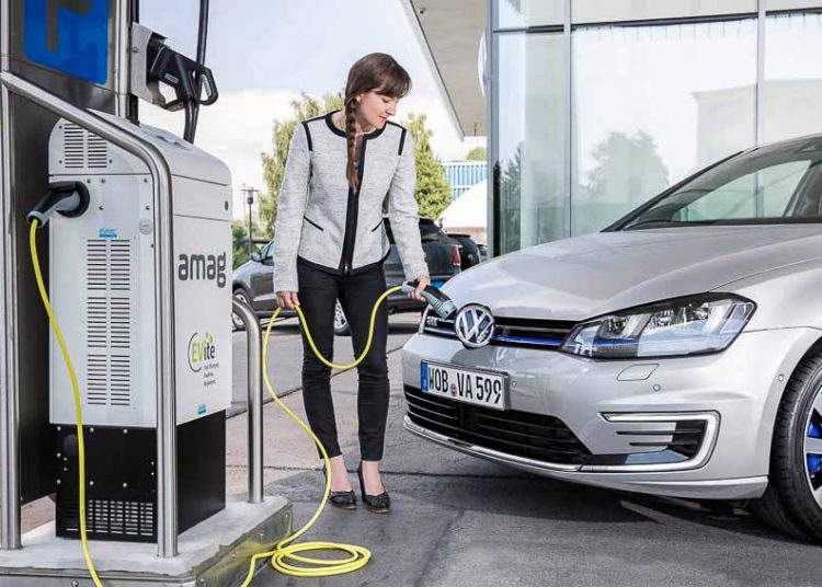 DN-bo-sac-cho-xe-dien-cua-Volkswagen-chua-Cadmium-doc-hai-Tin-170818-1