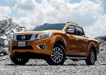 Xe bán tải Nissan Navara VL Plus ra mắt ở Malaysia, giá từ 688 triệu