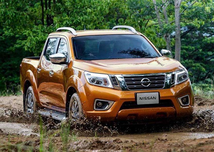 Xe bán tải Nissan Navara VL Plus ra mắt ở Malaysia, giá từ 688 triệu
