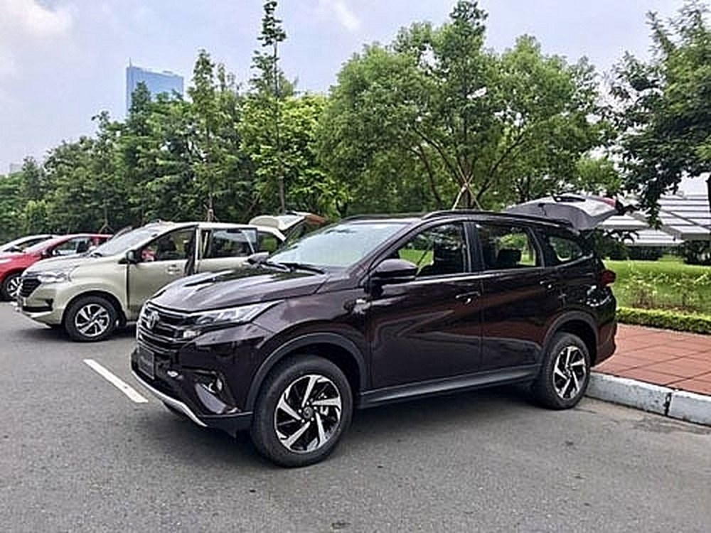 Toyota Rush lộ ảnh thực tế tại Việt Nam