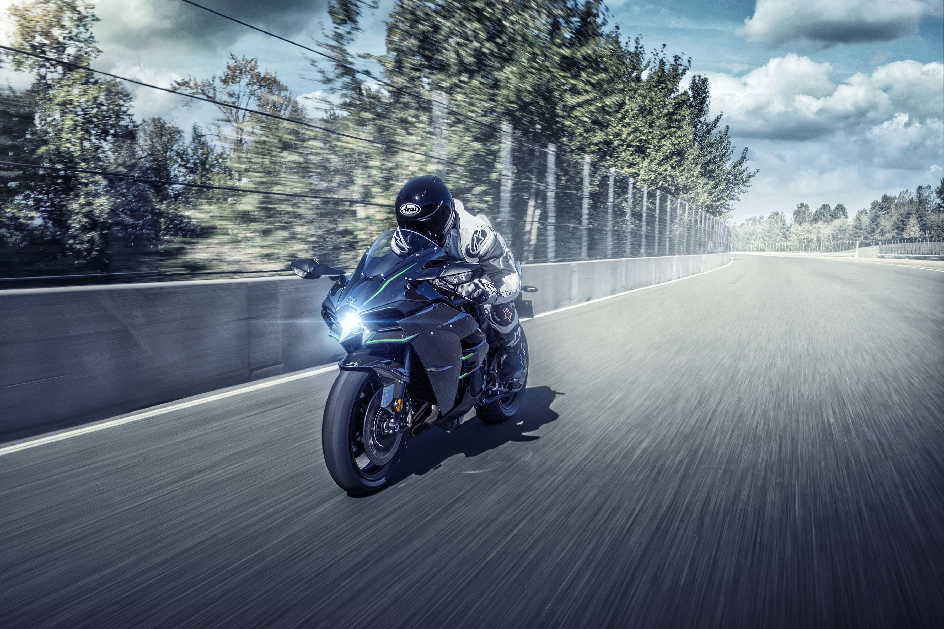 Kawasaki nâng cấp Ninja H2 2019 thành superbike mạnh nhất thế giới