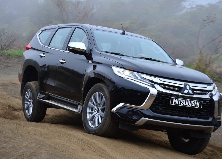 Mitsubishi Pajero Sport giảm giá gần 200 triệu đồng trong tháng 8-2018