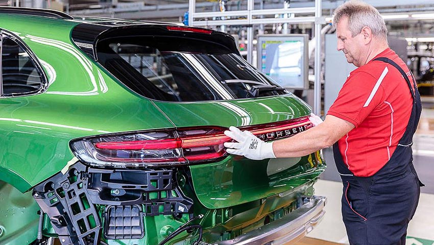 Porsche Macan 2019 đầu tiên xuất xưởng và đi vào sản xuất hàng loạt
