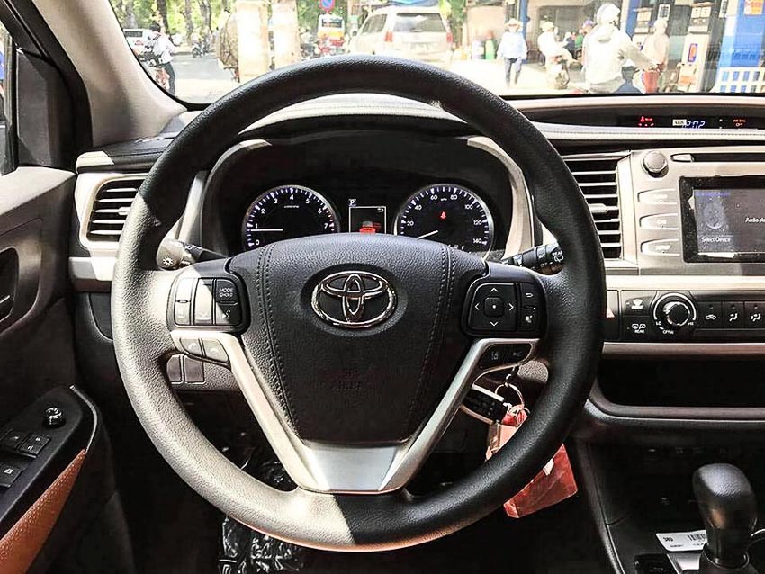 Toyota Highlander LE 2018 bản Mỹ về đến Việt Nam, giá hơn 2,6 tỉ VNĐ