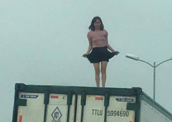 Hoảng hồn với “thần tiên tỷ tỷ” trên nóc container