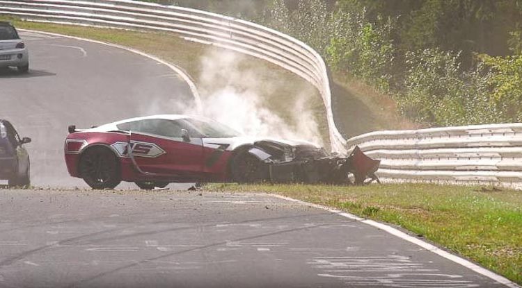 Tài xế Chevrolet Corvette Z06 may mắn thoát nạn tại đường đua Địa ngục xanh