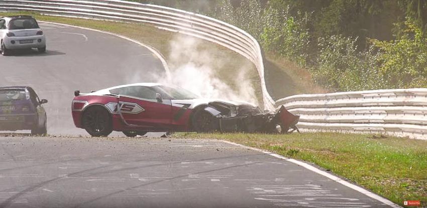 Tài xế Chevrolet Corvette Z06 may mắn thoát nạn tại đường đua Địa ngục xanh