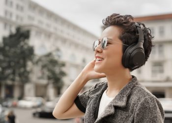 Siêu phẩm chống ồn Sony WH-1000XM3, thêm tính năng, giá chỉ 8.490.000 đồng