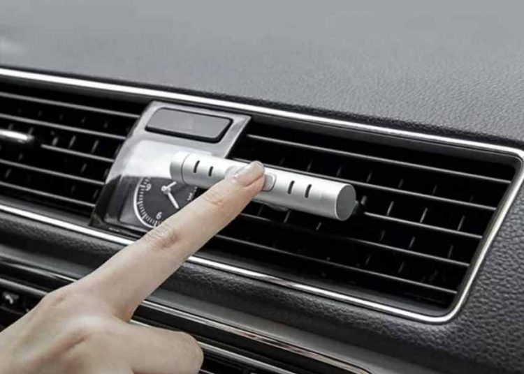 DNP-Xiaomi-ra-mat-thiet-bi-lam-sach-khong-khi-o-to-Tin-050918-1