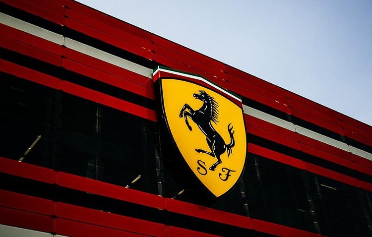 Ferrari-mo-rong-dong-san-pham-sieu-xe-dien-hybrid