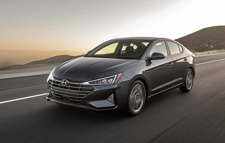 Hyundai-Elantra-2019-chot-gia-tu-17100-USD-9