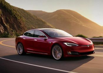 Tesla-bo-bot-2-mau-son-nham-rut-ngan-thoi-gian-giao-xe