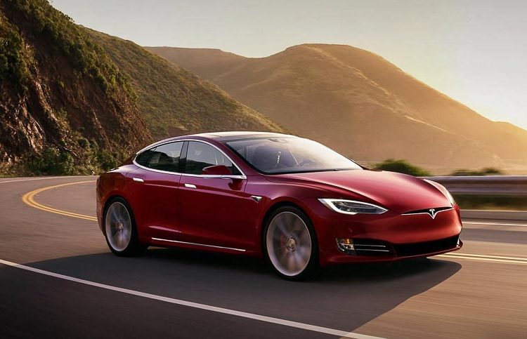 Tesla-bo-bot-2-mau-son-nham-rut-ngan-thoi-gian-giao-xe