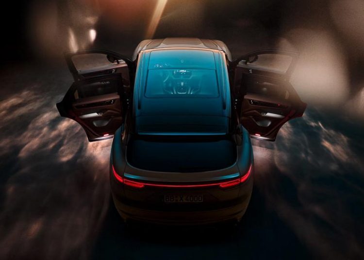 Video-nha-hang-Porsche-Cayenne-cua-hang-do-xe-TechArt