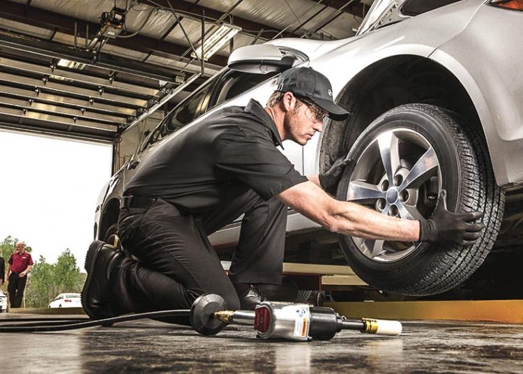 bao-lau-can-thay-lop-o-to-mot-lan