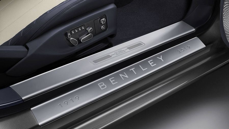 Các phiên bản 2019 được Bentley thiết kế đặc biệt với logo thế kỷ "1919-2019"