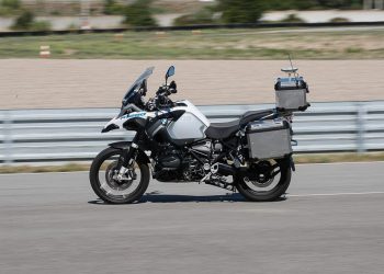 cong-nghe-mo-to-tu-lai-voi-BMW-R1200GSA