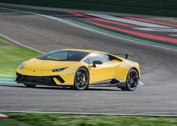 goi-uu-dai-khi-mua-xe-Lamborghini-Huracan-Performante