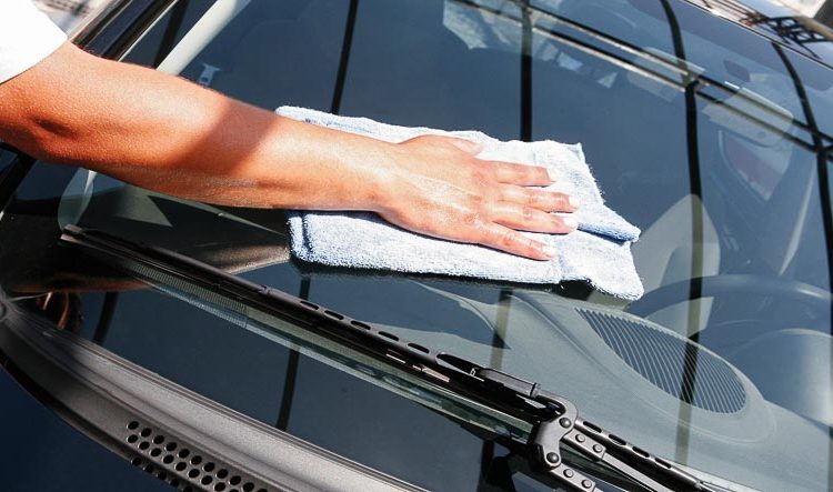Giữ đèn pha, gương và kính chắn gió trong tình trạng tốt nhất