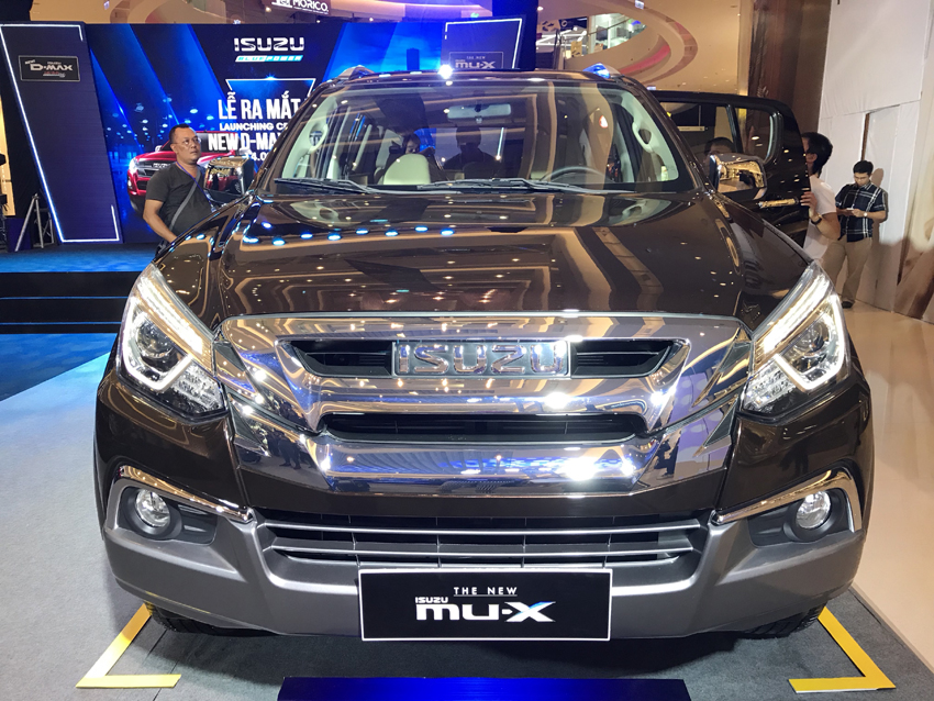 Isuzu Việt Nam ra mắt mu-X và D-MAX 2018: nâng cấp thiết kế, trang bị động cơ Blue Power mới