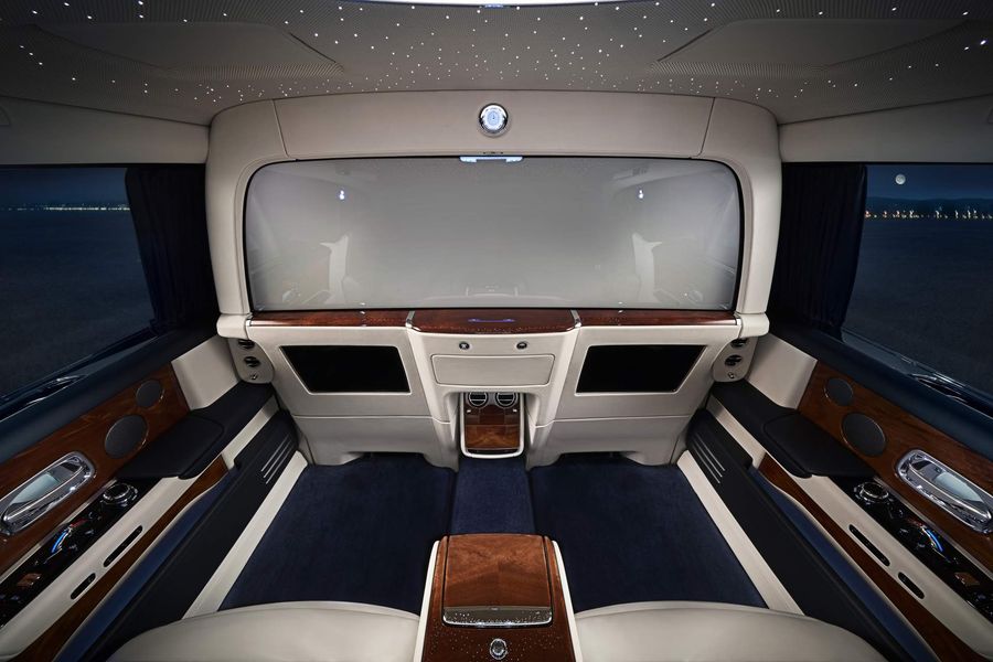 Không gian nội thất đẳng cấp với gói Privacy Suite mới trên Rolls-Royce Phantom EWB