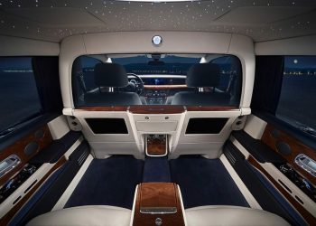 Không gian nội thất đẳng cấp với gói Privacy Suite mới trên Rolls-Royce Phantom EWB