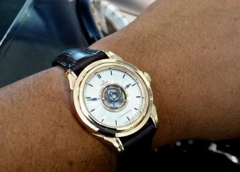 dong-ho-Omega-De-Ville-Central-Tourbillon