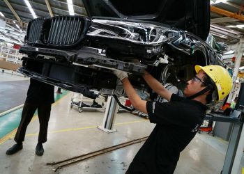 BMW-trieu-hoi-xe-vi-su-co-chay-no