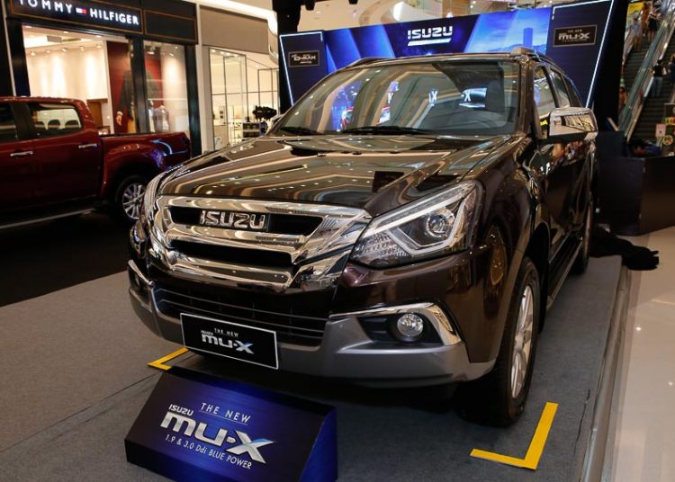 Bang-gia-xe-Isuzu-thang-10-2018