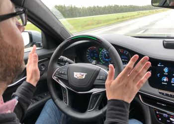 Consumer Reports: Hệ thống lái bán tự động Super Cruise của Cadillac tốt hơn Autopilot