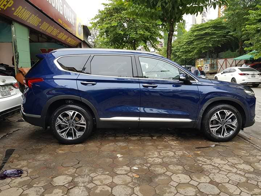Hyundai-SantaFe-2019-xuat-hien-tai-Ha-Noi