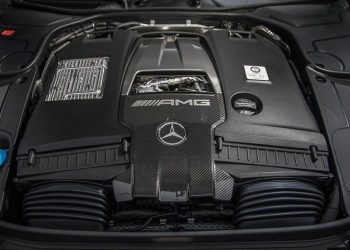 Mercedes-Benz-noi-tiep-BMW-loai-bo-dong-co-V12