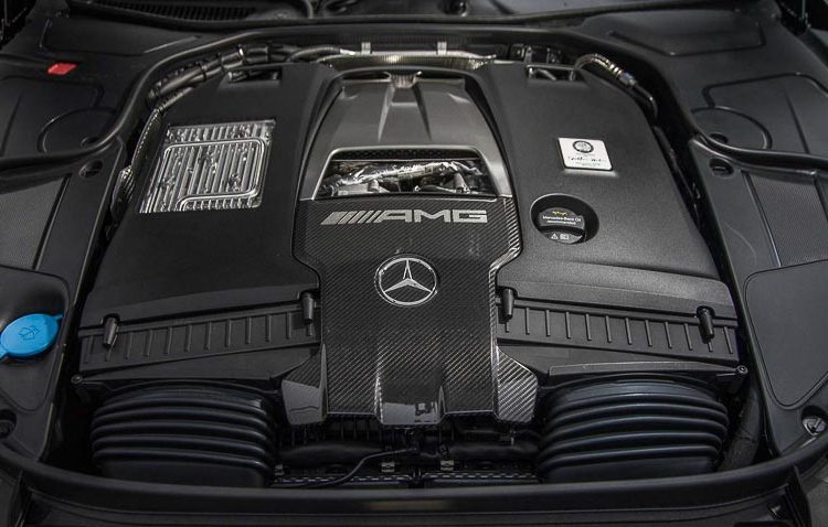 Mercedes-Benz-noi-tiep-BMW-loai-bo-dong-co-V12