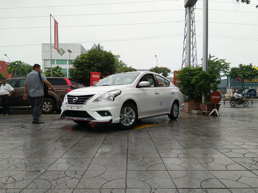 Nissan-Sunny-XV-Premium-2018-bat-ngo-xuat-hien