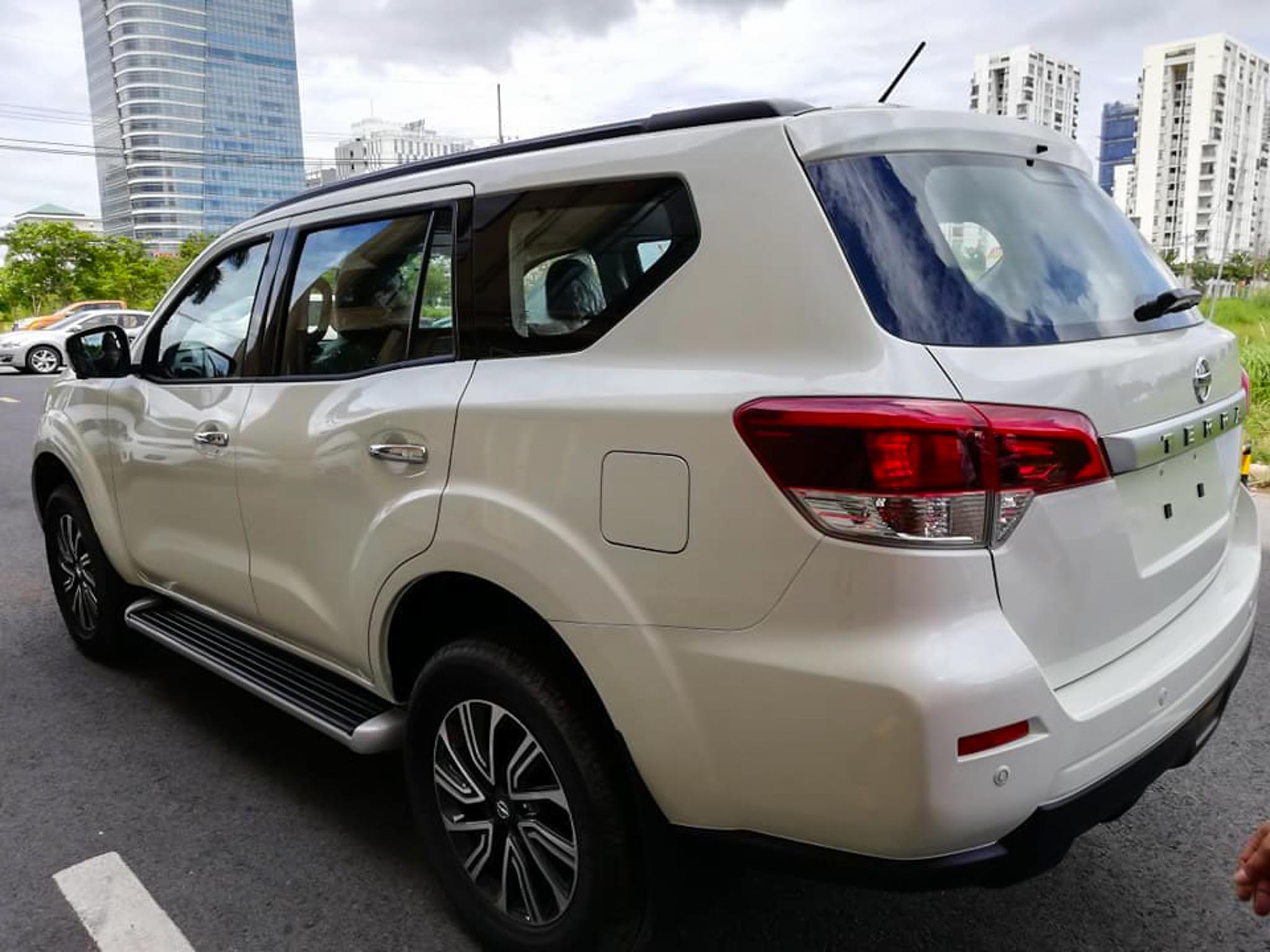 Nissan-Terra-2019-xuat-hien-tren-pho-Sai-gon