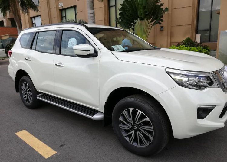 Nissan Terra 2019 bất ngờ lộ diện trên đường phố Sài Gòn