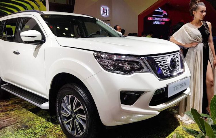 Nissan-ra-mat-Terra-2018-va-loat-mau-xe-moi