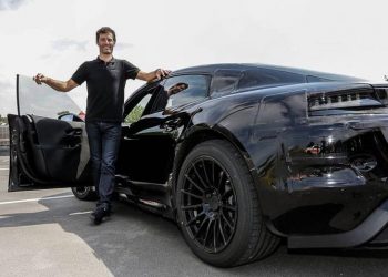 Porsche-Taycan-tiet-lo-gia