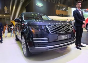 Range-Rover-moi-ra-mat-nang-tam-kha-nang-off-road