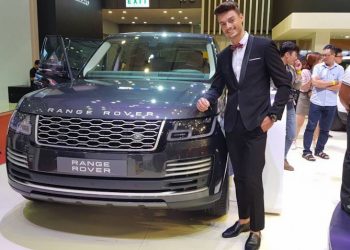 Range-Rover-moi-ra-mat-nang-tam-kha-nang-off-road