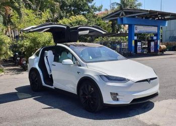Tesla-Model-X-P100D-mau-trang-doc-nhat