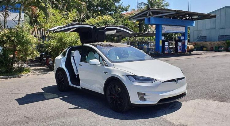 Tesla-Model-X-P100D-mau-trang-doc-nhat