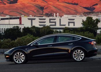 Tesla-tu-danh-gia-Model-3-la-mau-xe-an-toan-nhat-lich-su