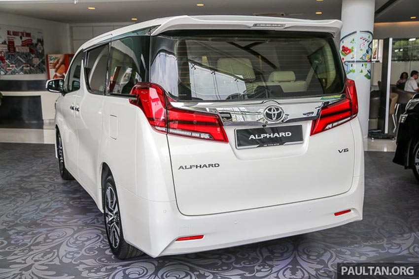 Toyota-Alphard-2018-lo-gia-ban-hon-4-ti-dong-tai-Viet-Nam