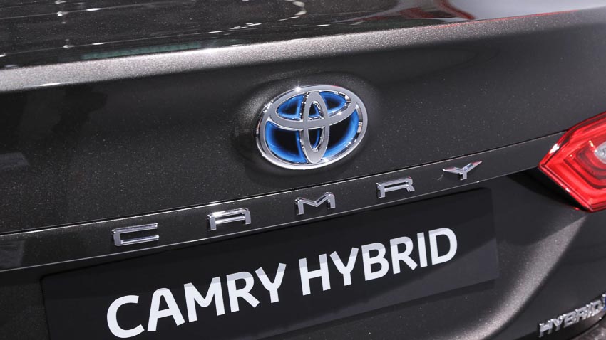 Toyota-Camry-hybrid-2019-tro-lai-thi-truong-Tay-Au-8